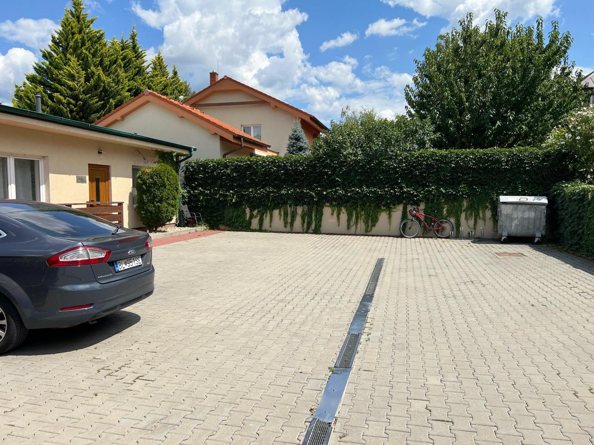 Penzion Helios Bratislava Bagian luar foto