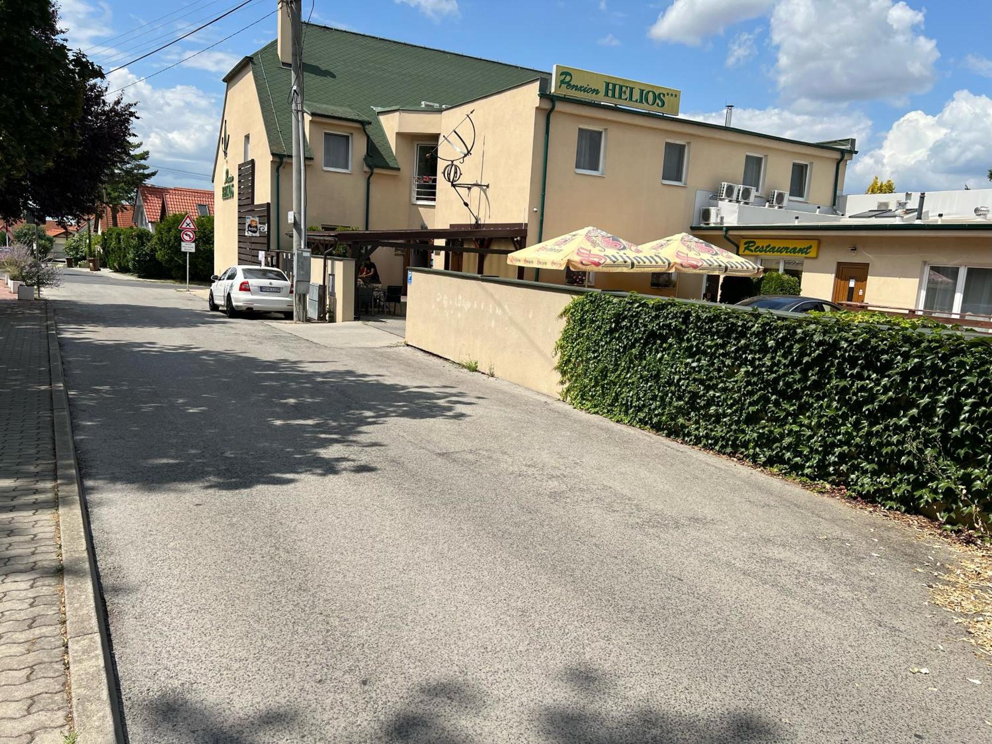 Penzion Helios Bratislava Bagian luar foto
