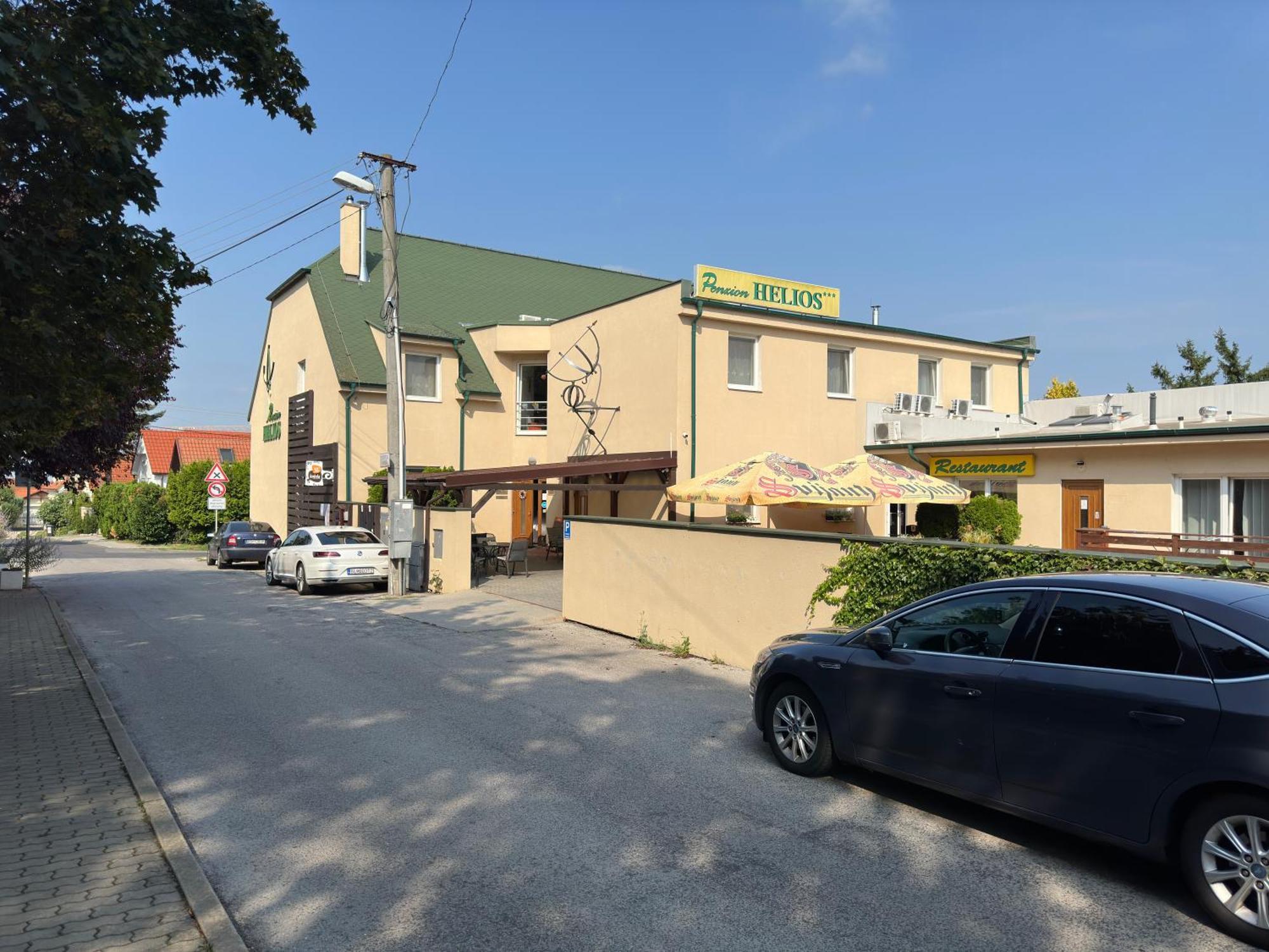 Penzion Helios Bratislava Bagian luar foto