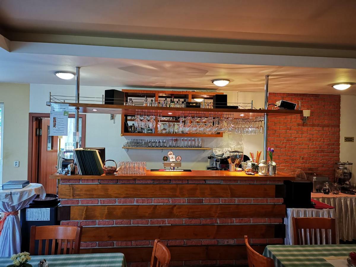 Penzion Helios Bratislava Bagian luar foto
