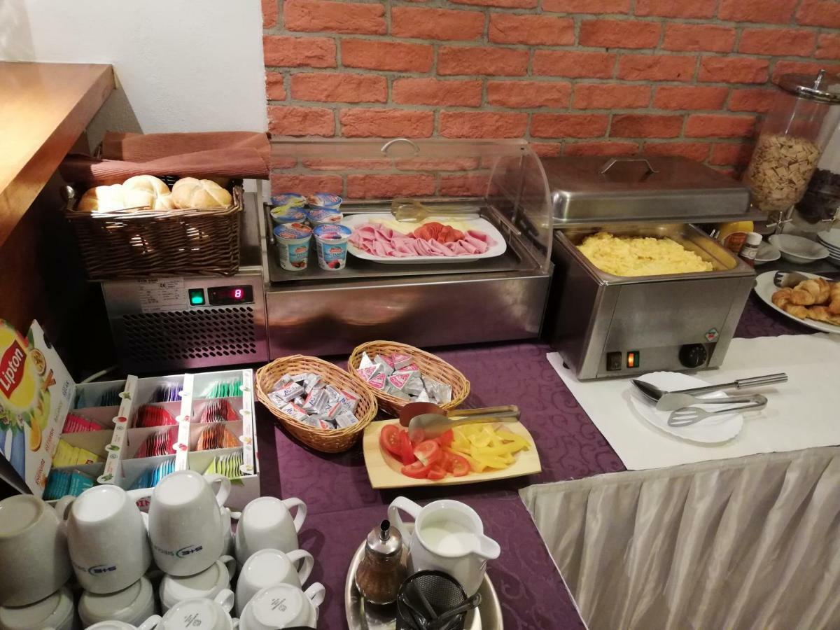 Penzion Helios Bratislava Bagian luar foto