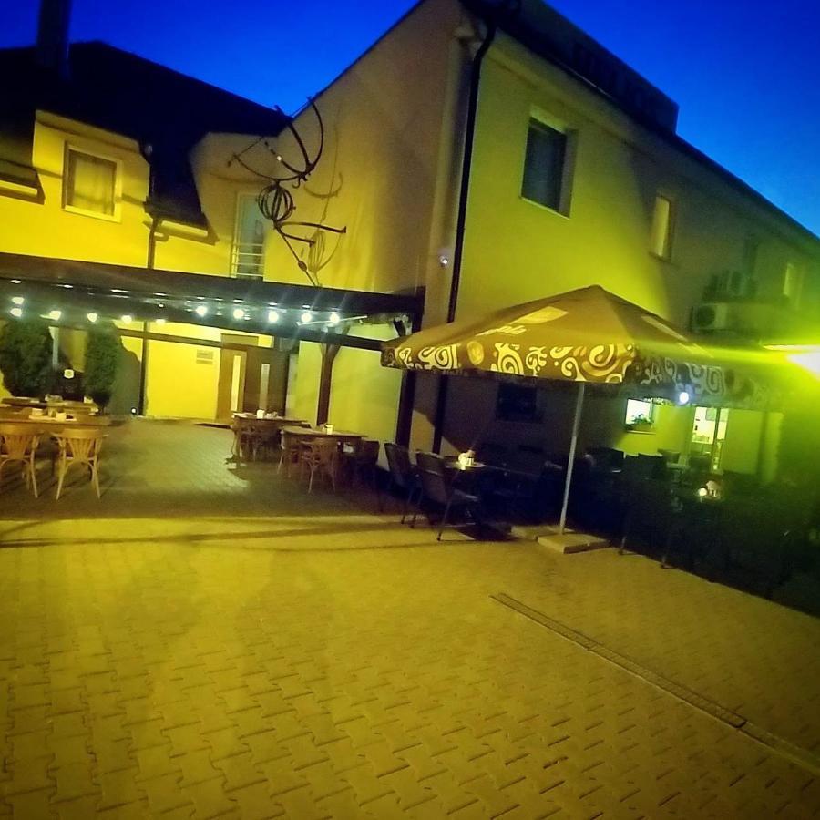 Penzion Helios Bratislava Bagian luar foto